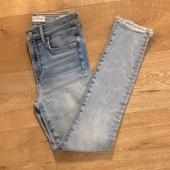 Aritzia Denim Forum Nico mid rise skinny crop light wash stretch size 25 - Picture 2 of 5
